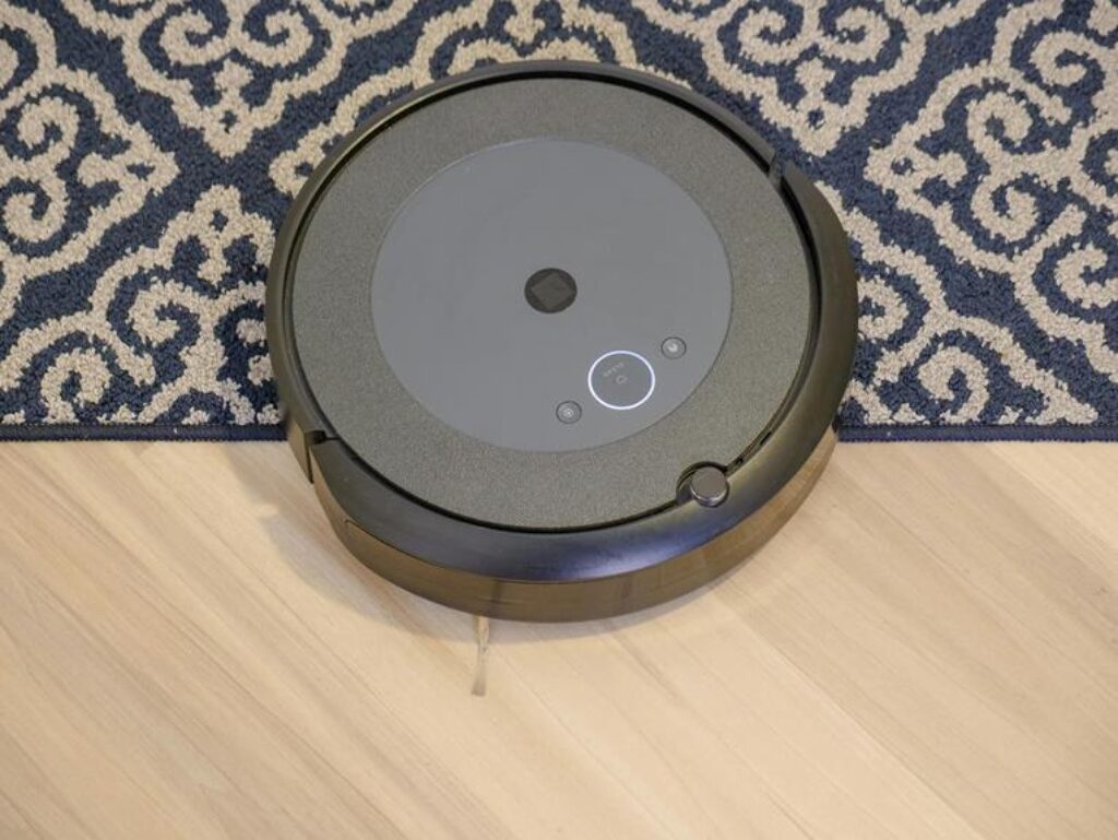 smart vs traditional vacuums