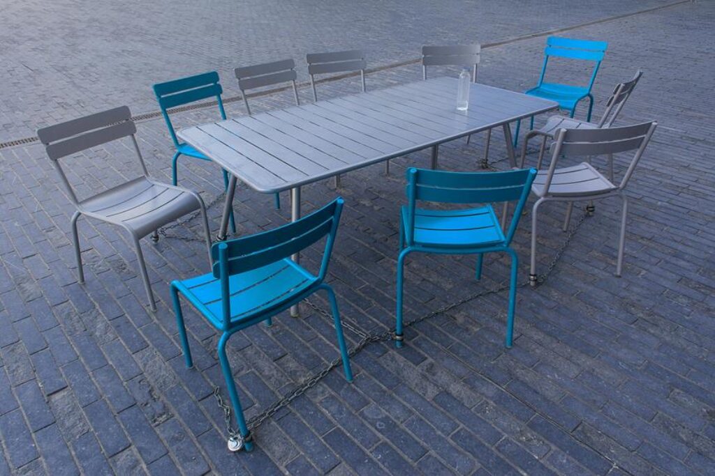arranging furniture outdoors creatively