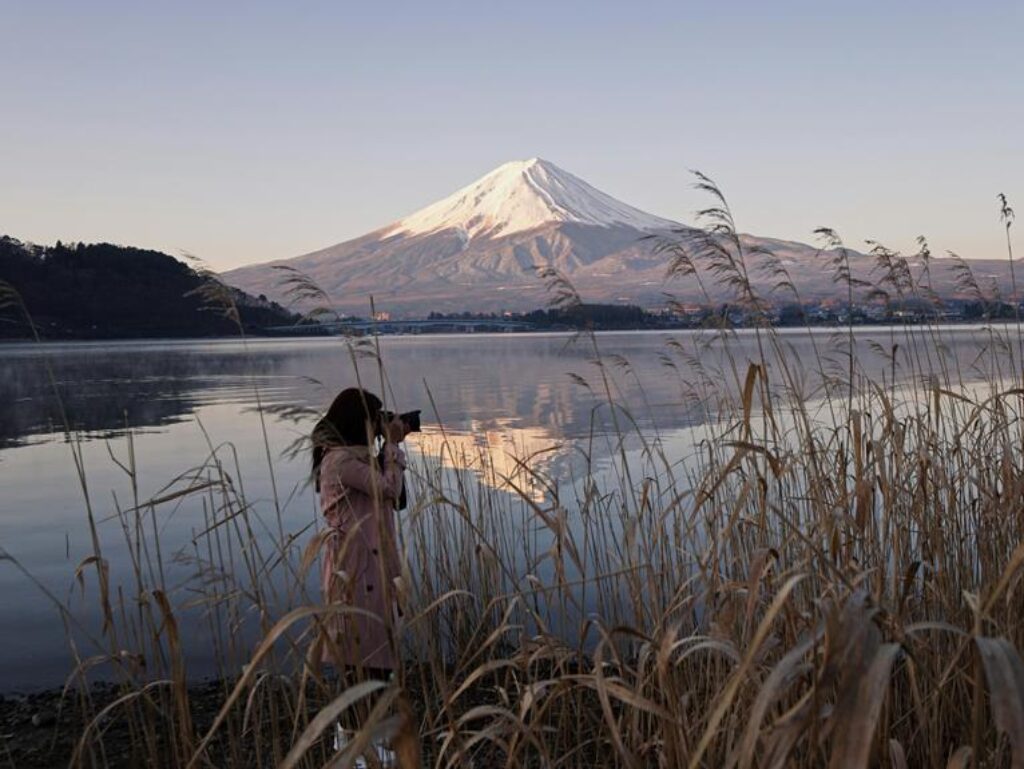 capture landscapes in natural light