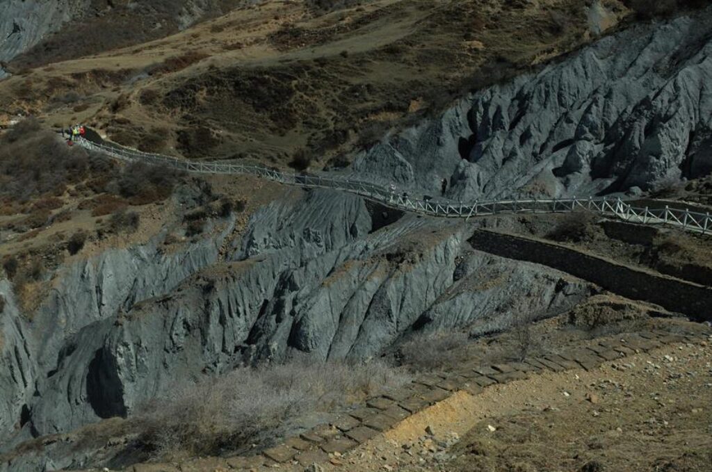 eco friendly hiking practices emphasized