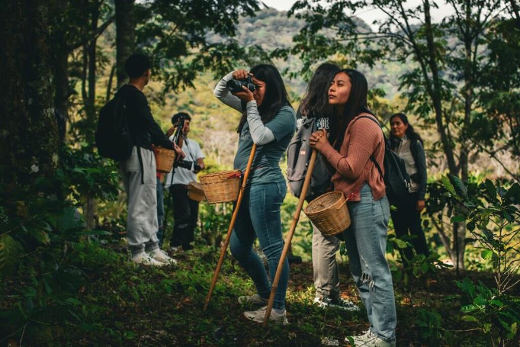 hiking wildlife safety tips