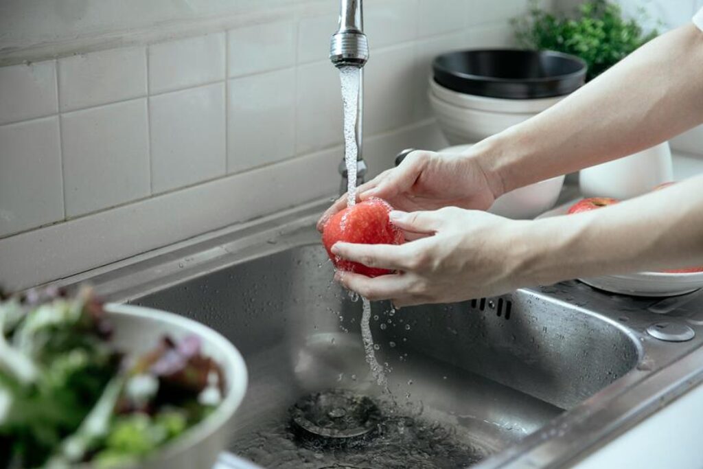 maintaining kitchen sink hygiene