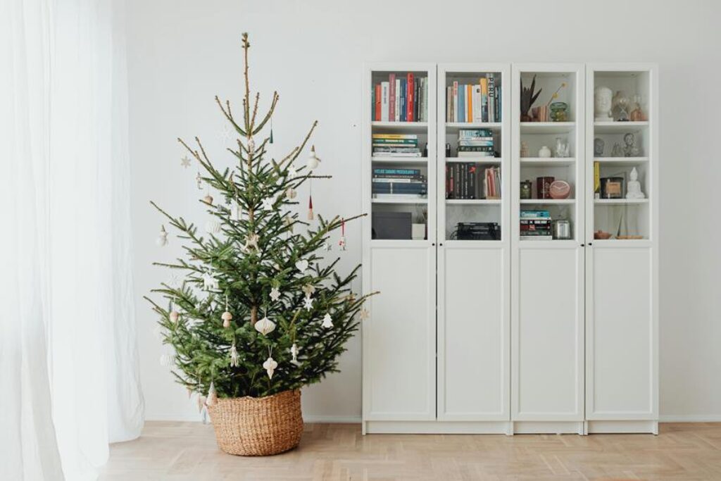 seasonal decoration storage tips